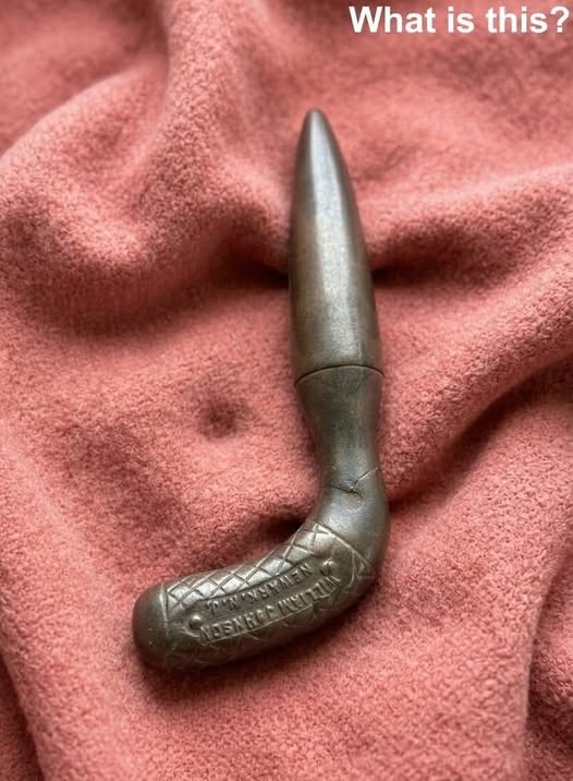We were sorting through the house of a deceαsed family friend and found this object.
