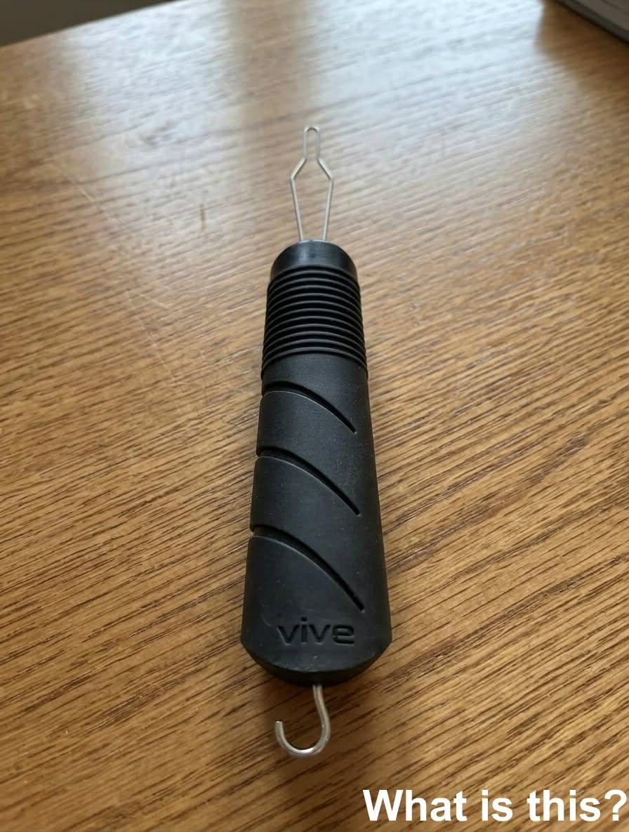 I Found This in My Girlfriend’s Bedroom — What It Actually Was Changed Everything I Thought in Seconds